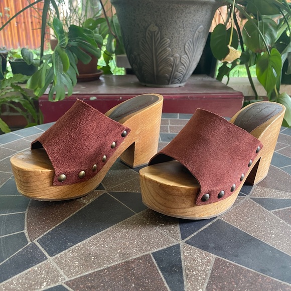 Zara Wooden Heels Size 7 in Chestnut Brown Suede - Picture 3 of 4